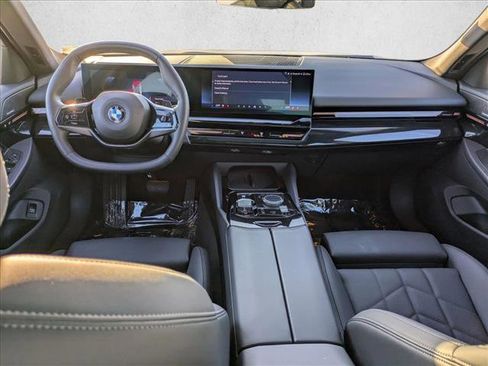 Used 2024 BMW 530i w/ Convenience Package image 18