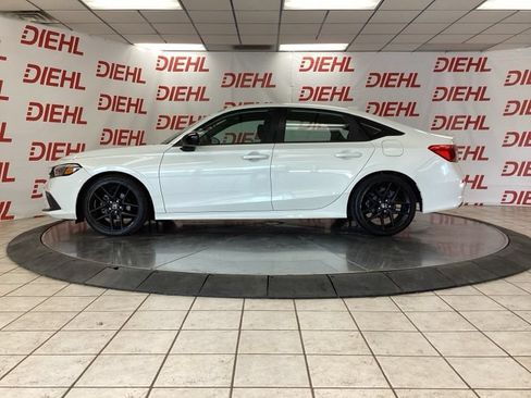 Used 2023 Honda Civic Sport image 4
