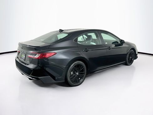 Used 2025 Toyota Camry SE FWD image 9