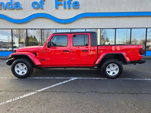 Used 2022 Jeep Gladiator Sport image 2