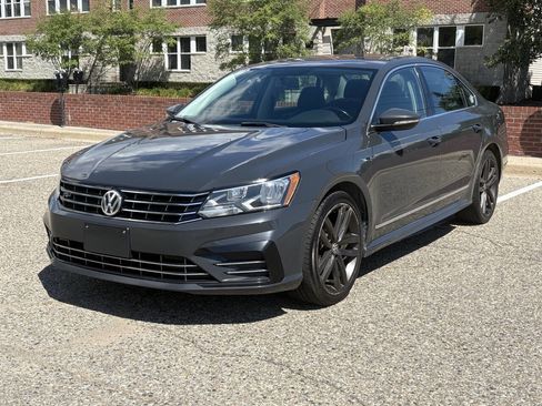 Used 2017 Volkswagen Passat 1.8T R-Line image 5