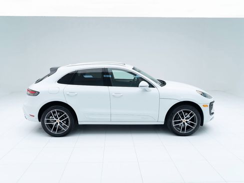 Certified 2025 Porsche Macan image 8