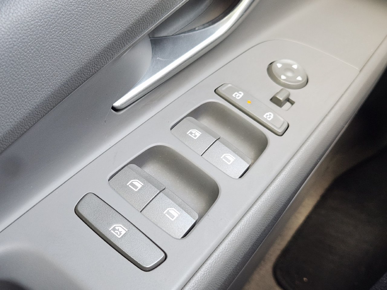 Used 2024 Hyundai Elantra SEL FWD image 22