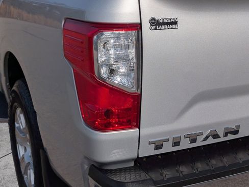 Used 2019 Nissan Titan SV AWD/4WD image 13