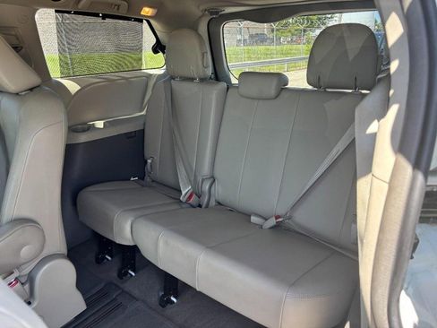 Used 2014 Toyota Sienna XLE FWD image 13