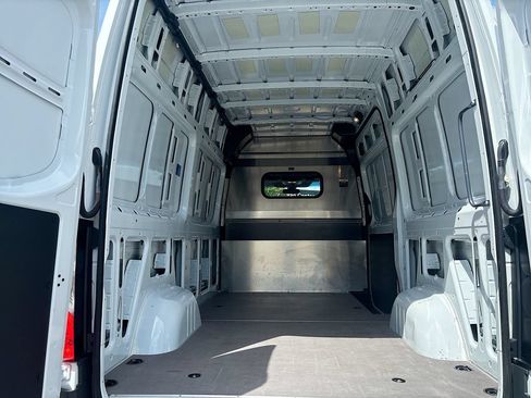 Used 2025 Mercedes-Benz Sprinter 2500 image 12