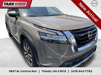 Used 2024 Nissan Pathfinder Platinum AWD/4WD video 1