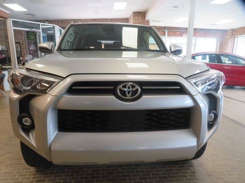 Used 2022 Toyota 4Runner SR5 AWD/4WD image 59
