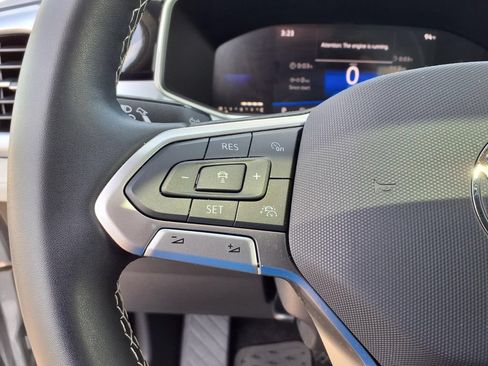 Certified 2025 Volkswagen Taos SE FWD image 21
