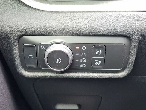 Used 2020 Ford Explorer XLT w/ Equipment Group 202A RWD image 26
