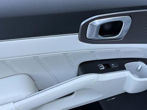 Used 2025 Kia Sorento SX Prestige image 18