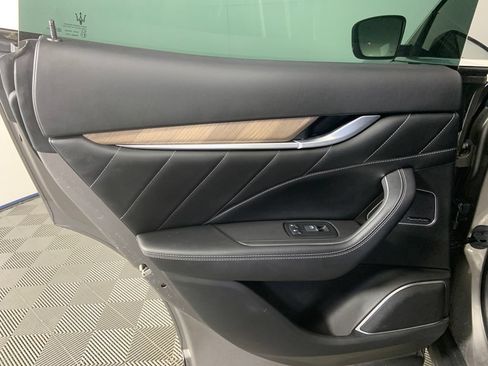 Used 2019 Maserati Levante GranLusso AWD/4WD image 17
