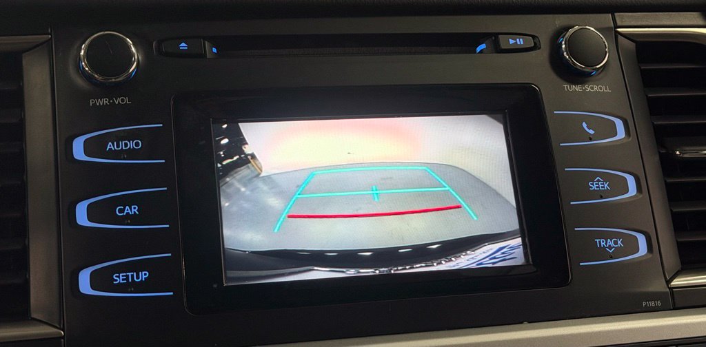Used 2019 Toyota Highlander LE FWD image 19