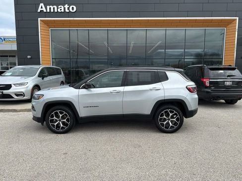 Used 2025 Jeep Compass Limited AWD/4WD image 10