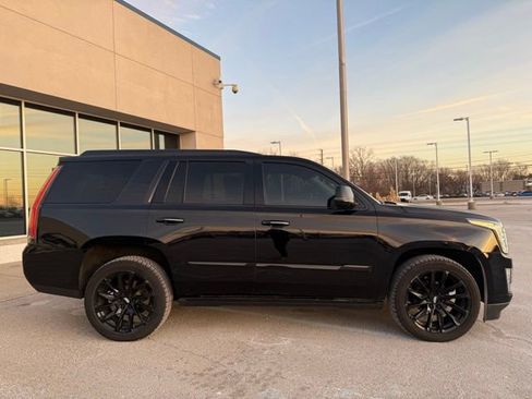 Used 2015 Cadillac Escalade Premium image 2