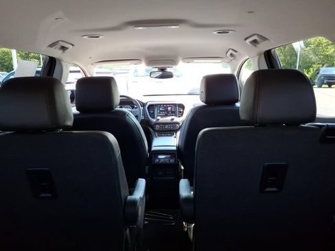 Used 2023 GMC Acadia AT4 w/ Technology Package AWD/4WD image 28