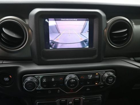 Used 2023 Jeep Gladiator Sport AWD/4WD image 4