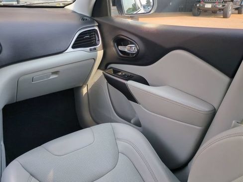 Used 2022 Jeep Cherokee Limited AWD/4WD image 17