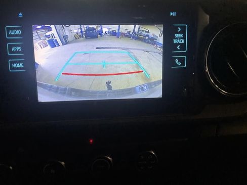 Used 2017 Toyota Tacoma TRD Off-Road w/ Tow Package (A/T) AWD/4WD image 18
