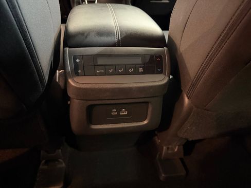 Used 2025 Nissan Pathfinder SV FWD image 24