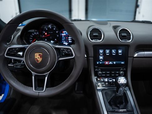 Used 2022 Porsche 718 Boxster RWD image 24