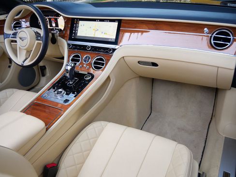 Used 2020 Bentley Continental GT image 2