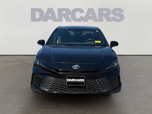 Used 2025 Toyota Camry SE FWD image 2