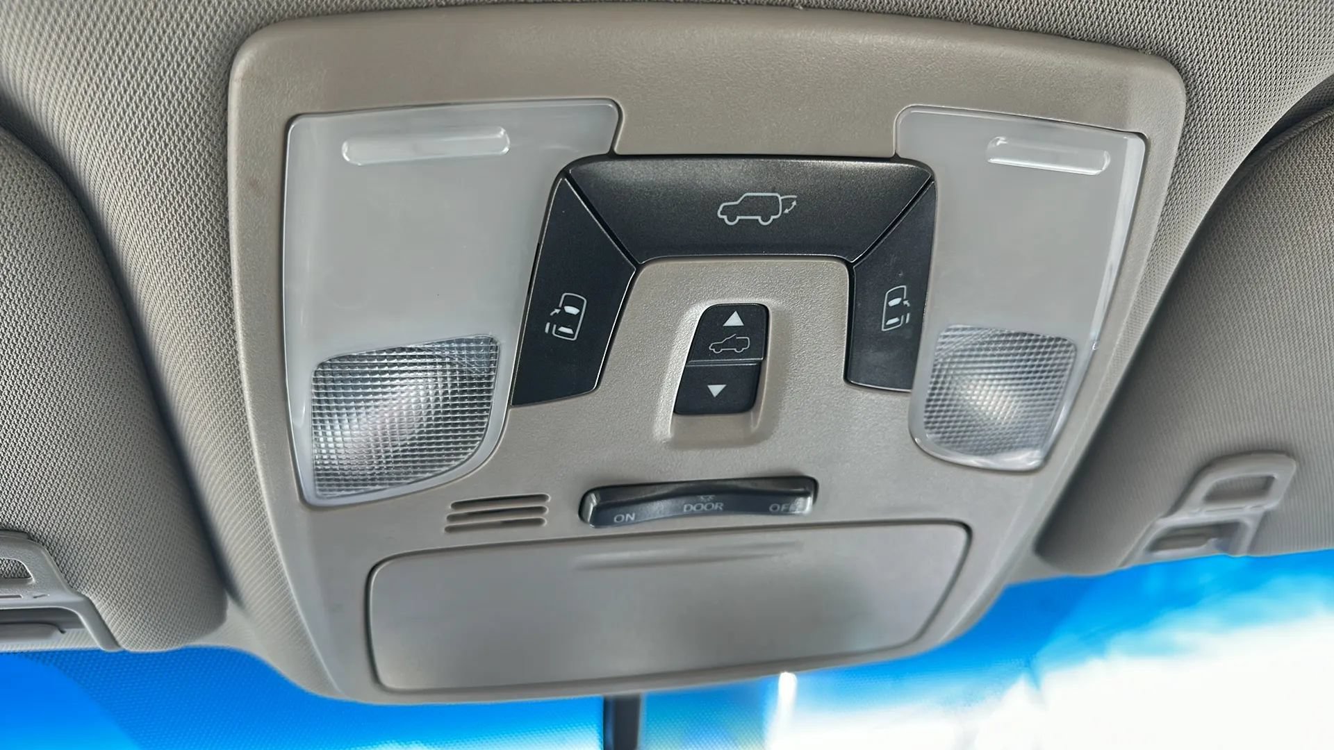 Used 2017 Toyota Sienna XLE Premium AWD/4WD image 19