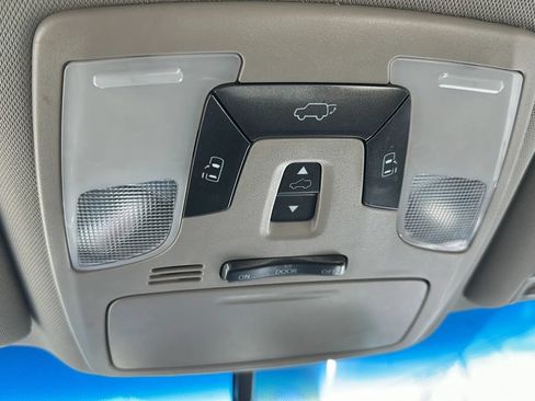 Used 2017 Toyota Sienna XLE Premium AWD/4WD image 19