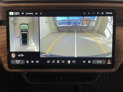 Used 2025 Rivian R1S Premium image 28