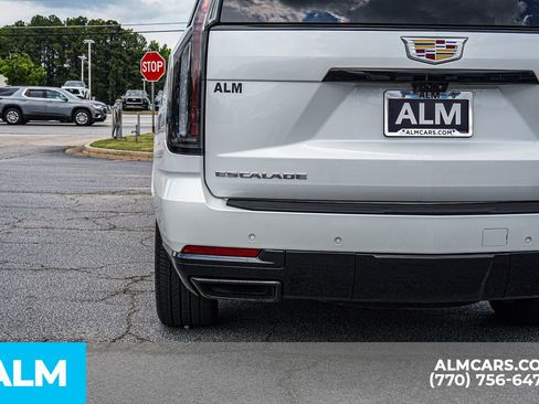 Used 2025 Cadillac Escalade Sport w/ Touring Package AWD/4WD image 17