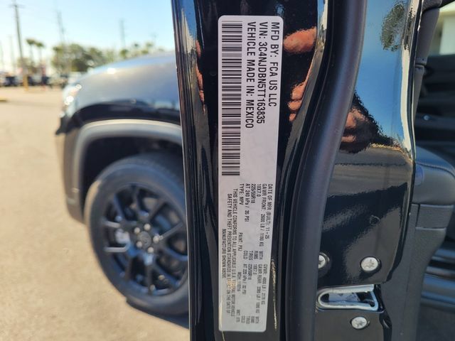 Used 2026 Jeep Compass Latitude AWD/4WD image 18
