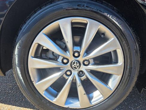 Used 2015 Toyota Camry XLE FWD image 12