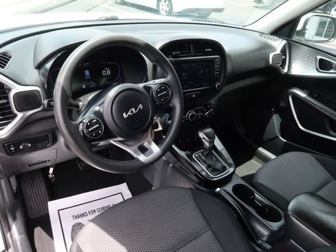 Used 2023 Kia Soul LX w/ Option Group 015 FWD image 6