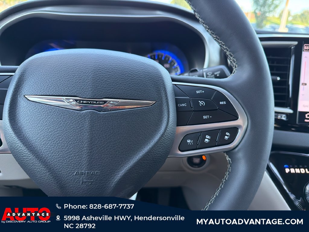 Used 2024 Chrysler Pacifica Touring-L FWD image 22