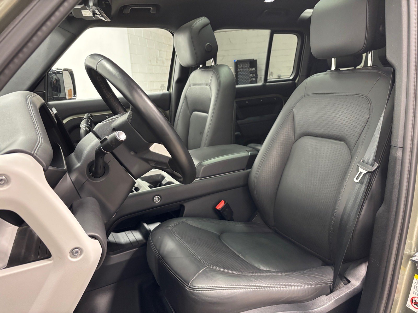 New 2025 Land Rover Defender 110 X-Dynamic SE AWD/4WD image 23