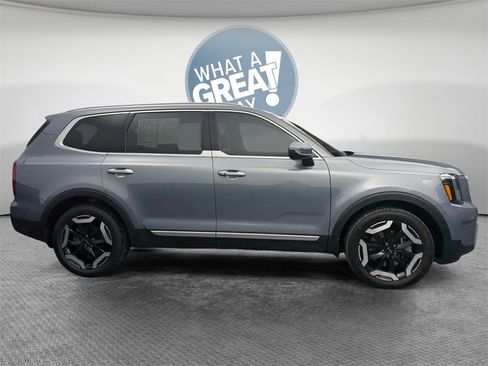 Used 2024 Kia Telluride S w/ S Sunroof Package image 2