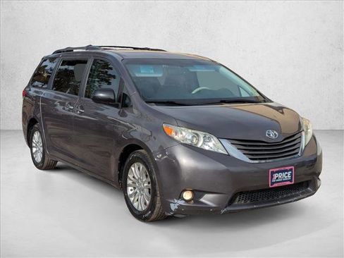 Used 2011 Toyota Sienna XLE w/ Premium Pkg image 3