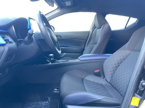 Used 2020 Toyota C-HR XLE image 9