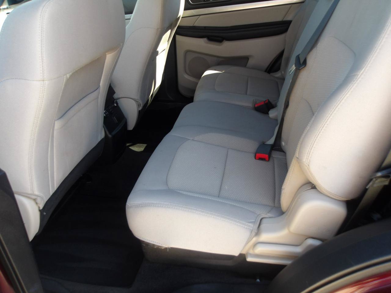 Used 2018 Ford Explorer XLT FWD image 17