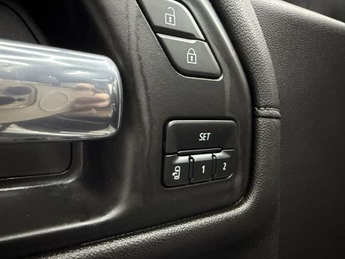Used 2022 Chevrolet Silverado 1500 High Country w/ Technology Package image 10