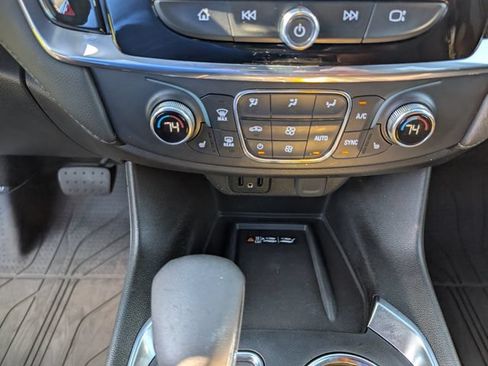 Used 2023 Chevrolet Traverse LT FWD image 19