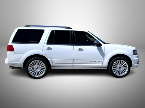 Used 2016 Lincoln Navigator Select AWD/4WD image 4