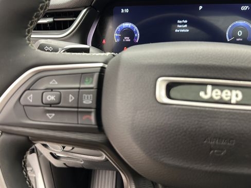 Used 2023 Jeep Grand Cherokee L Laredo AWD/4WD image 18