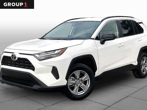 Used 2025 Toyota RAV4 LE AWD/4WD image 1