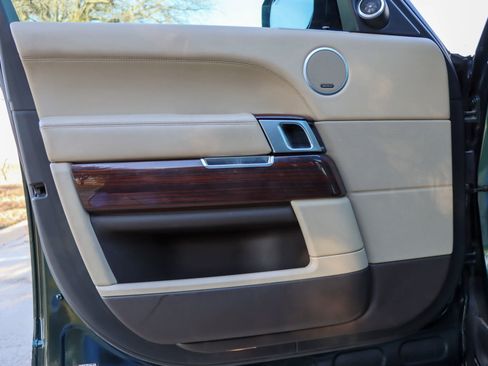 Used 2015 Land Rover Range Rover HSE image 13