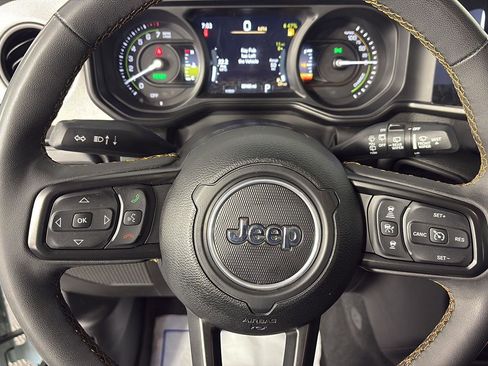 Used 2024 Jeep Wrangler Unlimited w/ Convenience Group AWD/4WD image 42