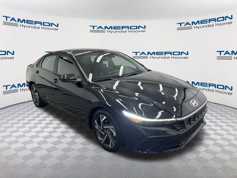 Used 2025 Hyundai Elantra Sport FWD image 7