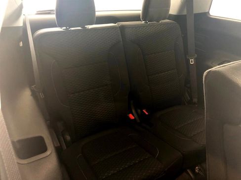 Used 2019 GMC Acadia SLE image 16