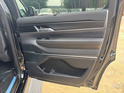 New 2026 Jeep Grand Wagoneer Summit AWD/4WD image 29